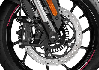 Фото переднего тормоза мотоцикла CFMOTO 300SR