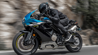 Фото разгона мотоцикла CFMOTO 500SR VOOM