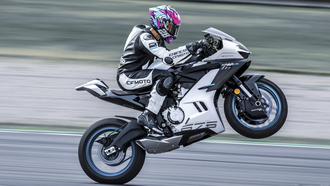 Разгон мотоцикла CFMOTO 675SR-R Фото разгона мотоцикла CFMOTO 675SR-R
