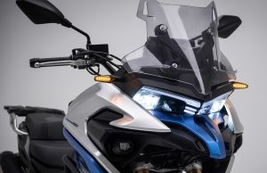 фото передньої оптики мотоцикла VOGE 525DSX