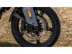 Фото переднего колеса мотоцикла CFMOTO 800MT SPORT вид спереди