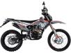 Фото красного мотоцикла JHL RMX 250 вид справа