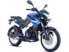 фото синего мотоцикла Bajaj Pulsar NS200 на белом фоне