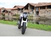 фото белого мотоцикла Benelli TNT 302S ABS спереди